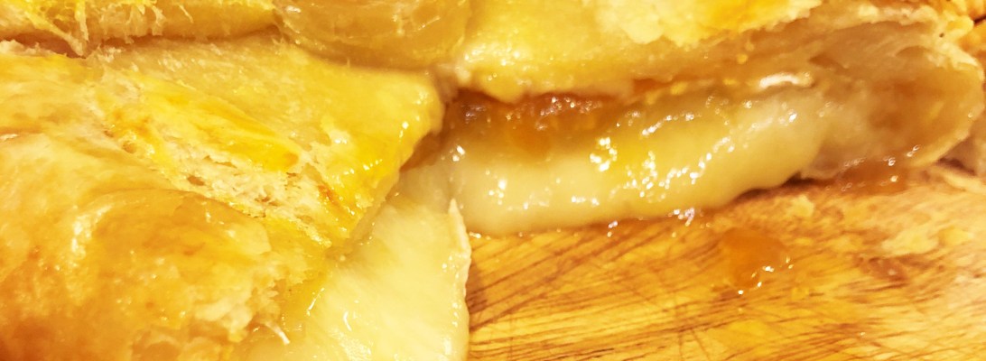 brie cheese and apricot preserves in puff pastry
